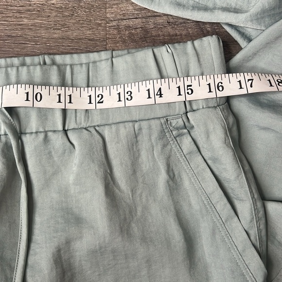 Calvin Klein NWT Lightweight Silky Soft Jogger Pants Size Medium = - Picture 7 of 8